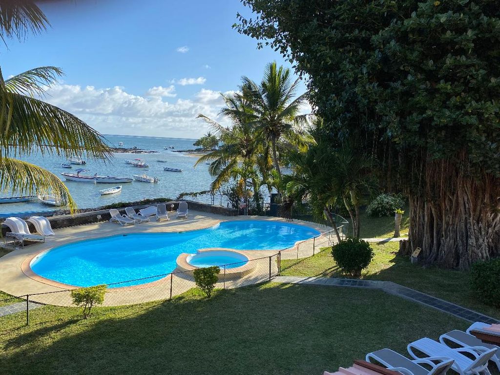 vue piscine et mer